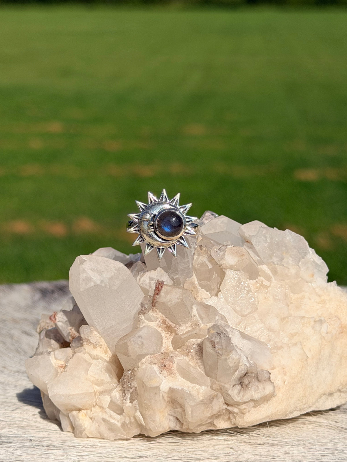Labradorite Soluna Ring