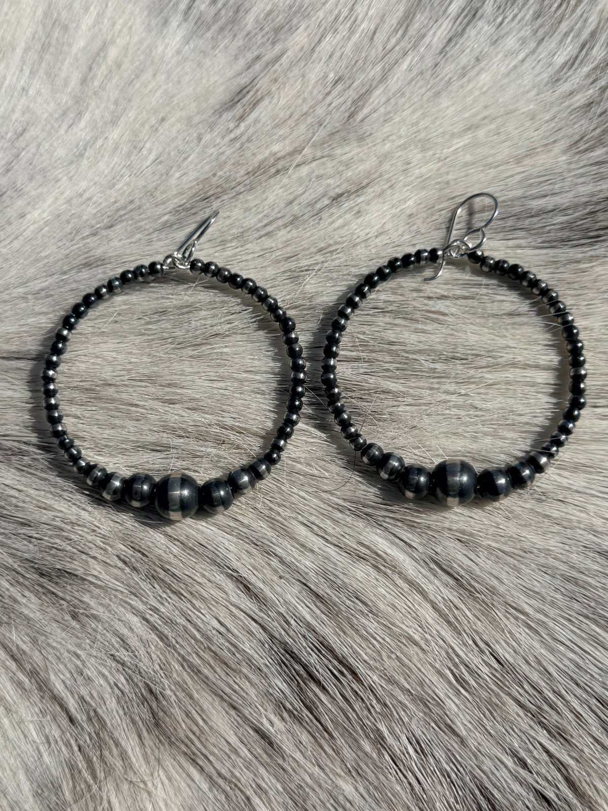 Graduated Sterling Silver Pearl Hoops