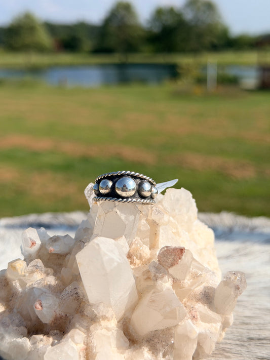 Twisted Graduated Pearl Band Ring