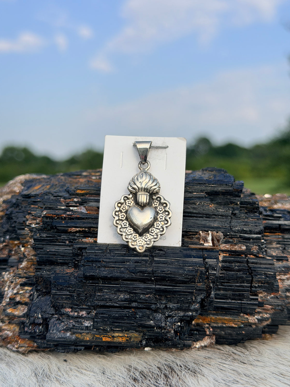 Corazon Milagroso - Large Pendant