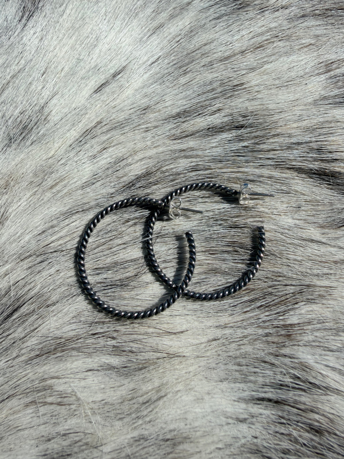 Medium Oxidized Twist Wire Hoop