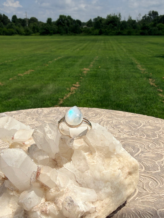 Pearshape Moonstone Ring
