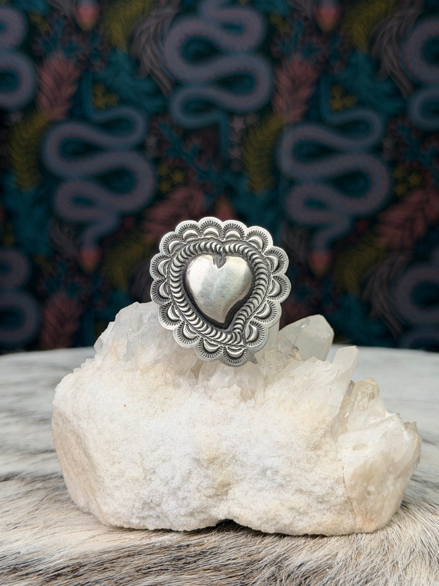 Leander Tahe Heart Ring