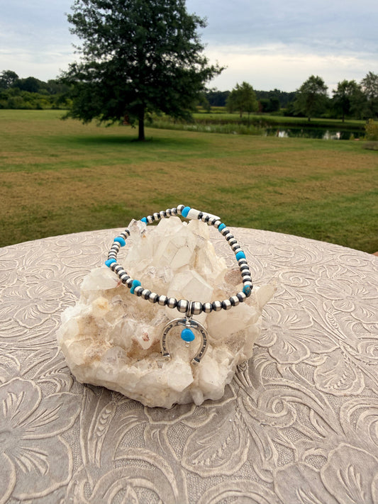 Sterling silver Pearl Stretch Bracelet with Horseshoe