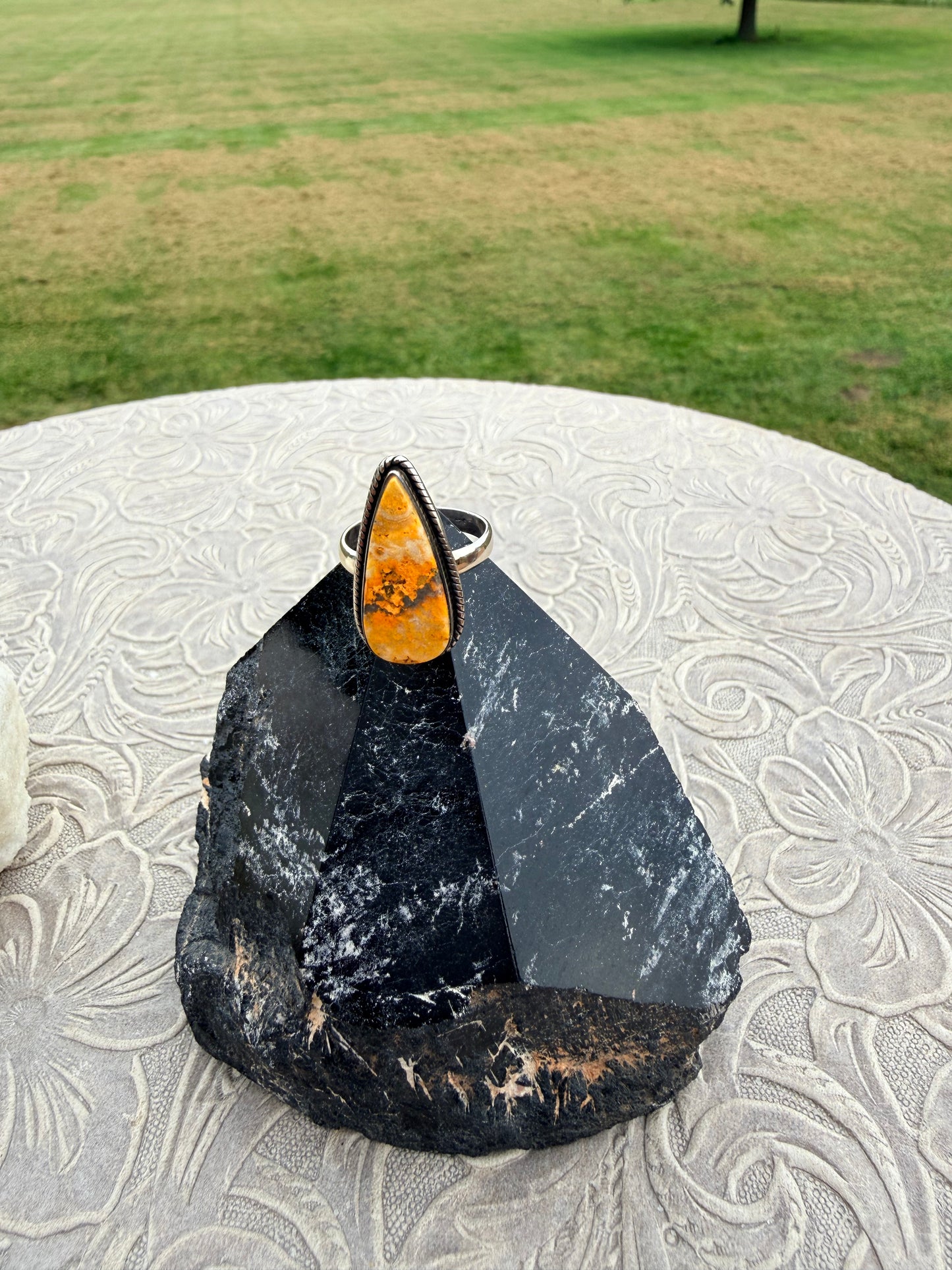 Pearshaped Bumblebee Ring