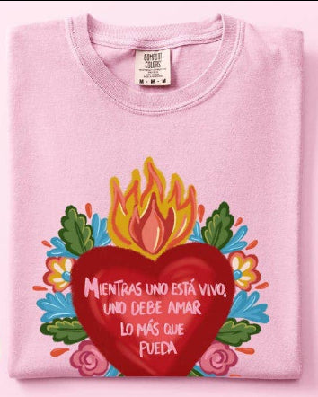 Mientras Uno Está Vivo Sacred Heart Tee